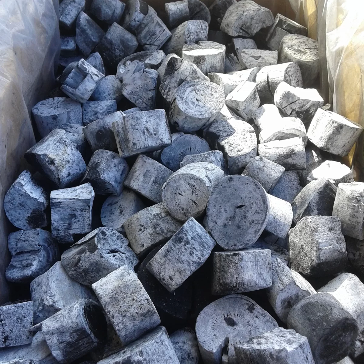 Wooden barbecue charcoal - Image 1